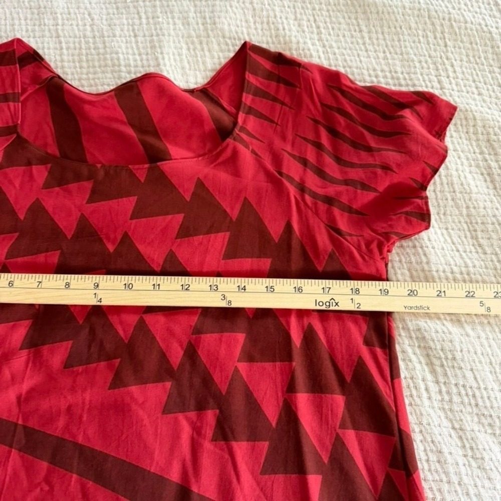 Hawaiian Tunic Top Women M Red Geometric Short Sleeve Scoop Neck Top Bird Tribal - Picture 7 of 10